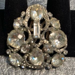 RARE, COLLECTABLE, VINTAGE EISENBURG CRYSTAL PIN/BROACH